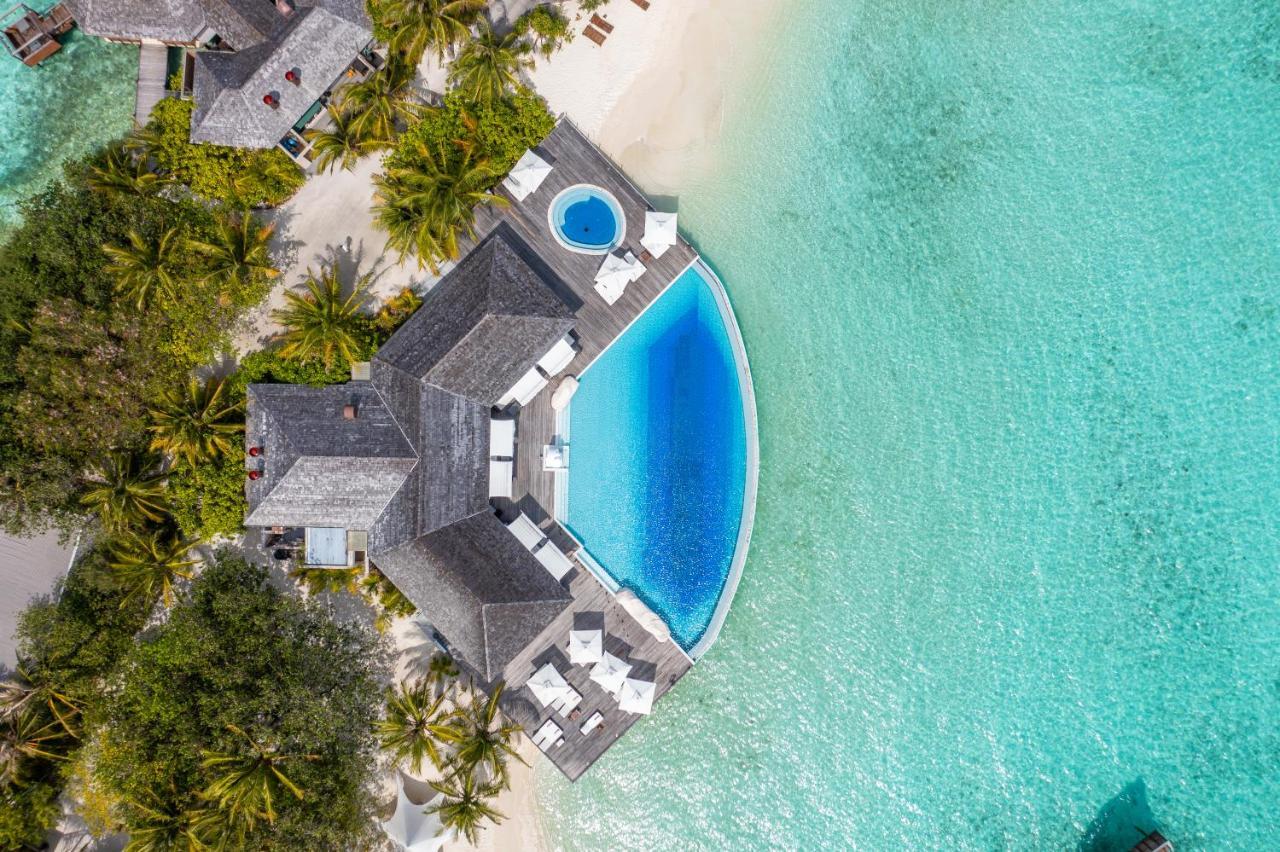 Lily And Resort Huvahendhoo Island
