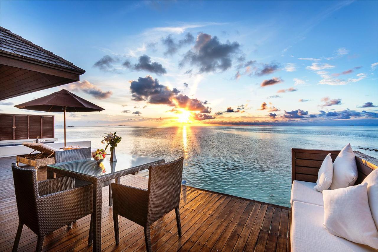 Lily And Huvahendhoo Island