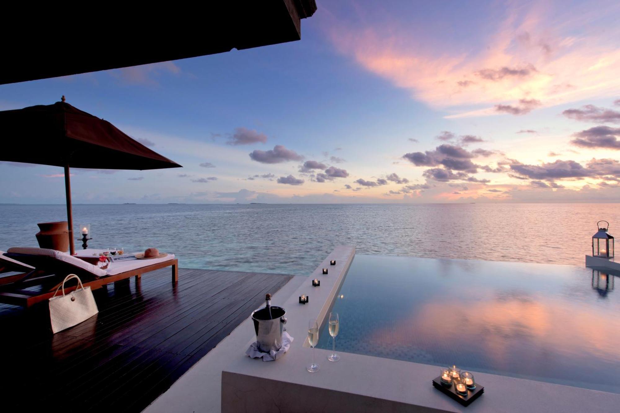 Lily And सहारा Huvahendhoo Island