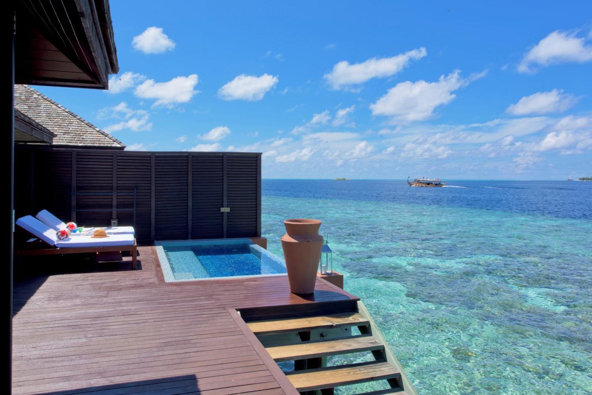 Lily And 5* Huvahendhoo Island