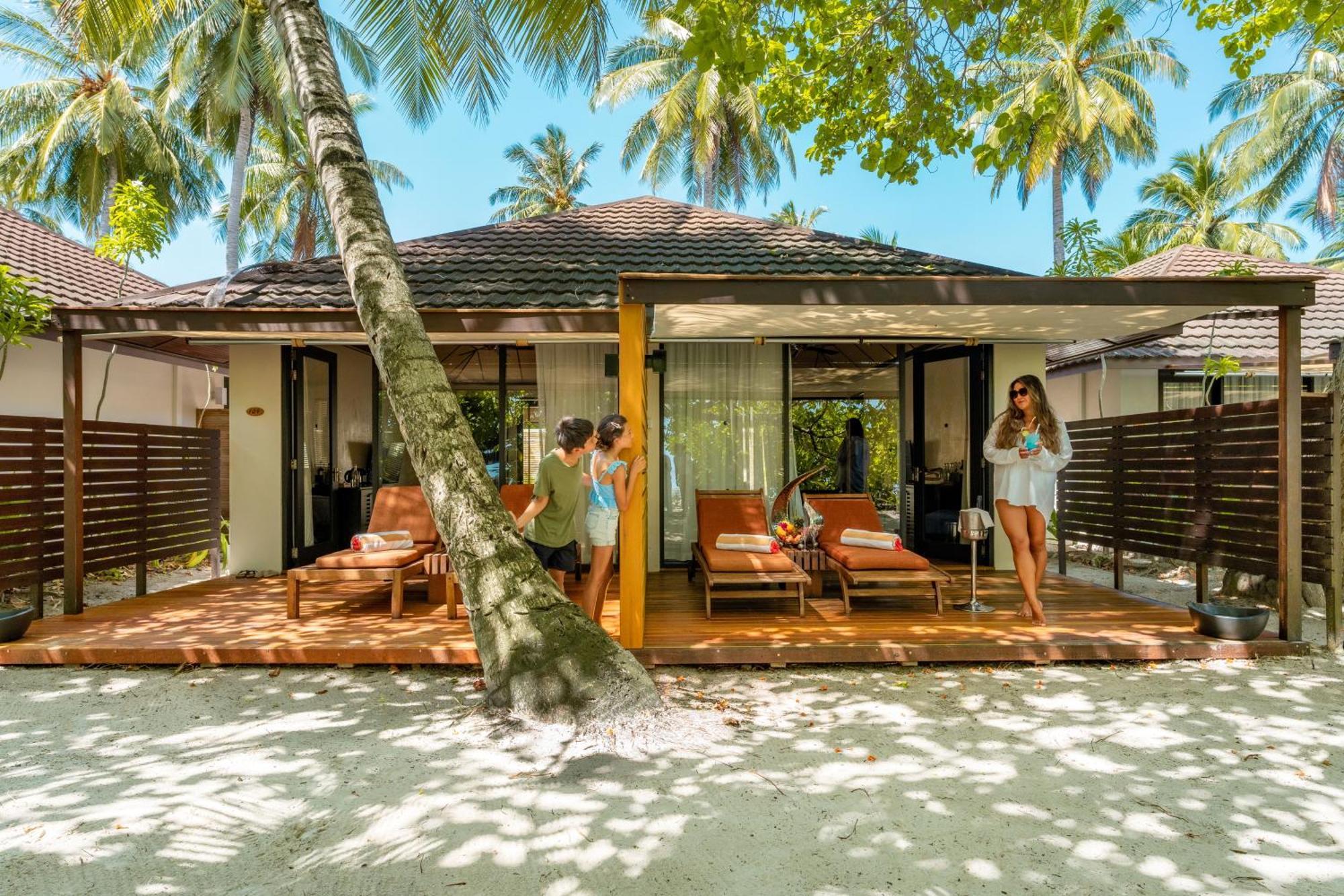 Lily And Station touristique Huvahendhoo Island
